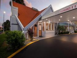 Howard Johnson by Wyndham Vero Beach / Downtown