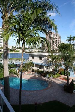 Holiday Isle Yacht Club