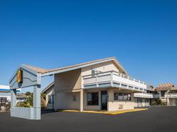Super 8 by Wyndham Fort Bragg