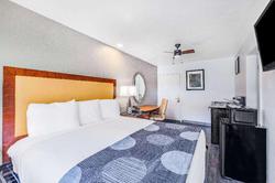 Oceanside Inn & Suites a Days Inn by Wyndham