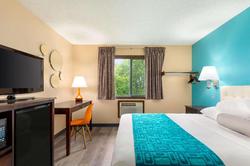 Howard Johnson by Wyndham Waterloo/Cedar Falls