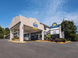 Days Inn by Wyndham College Park Airport Best Road