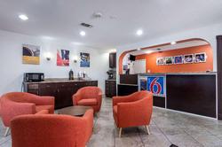 Super 8 Motel - Marshall