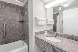 Super 8 by Wyndham Clinton OK