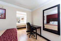 Red Roof Inn & Suites Clinton