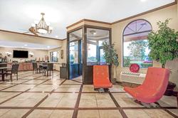 Super 8 by Wyndham Clinton MS