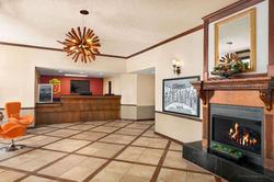 Super 8 by Wyndham Clinton MS