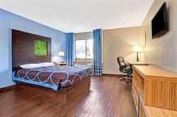 Super 8 by Wyndham Louisville Airport