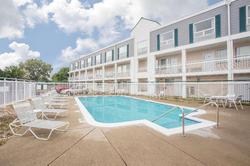 Super 8 by Wyndham Madison East