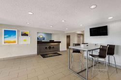 Days Inn & Suites by Wyndham Kansas City South