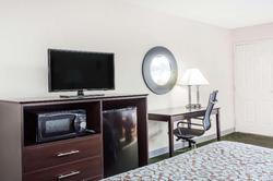 Days Inn by Wyndham Hendersonville