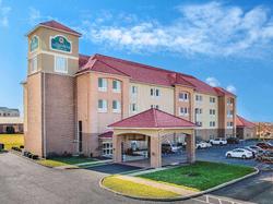 La Quinta Inn & Suites Indianapolis Airport West