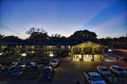 Sunday House Inn and Suites