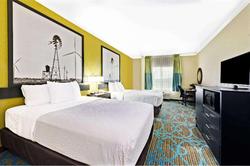 Super 8 by Wyndham San Antonio/Alamodome Area
