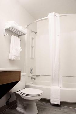Super 8 By Wyndham Lynnwood