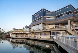 Bay Club & Marina