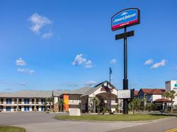 Howard Johnson by Wyndham Savannah GA
