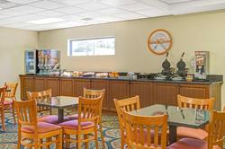 Howard Johnson Express Inn Suites - South Tampa/Ai