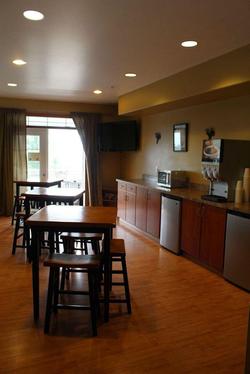 Grand View Inn & Suites