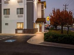 Super 8 by Wyndham College Park Wash DC Area