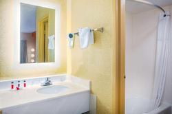 Howard Johnson by Wyndham College Park