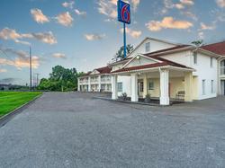 Motel 6 Livingston, TX
