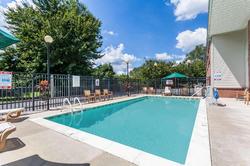 Days Inn & Suites by Wyndham Cambridge