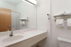Days Inn & Suites by Wyndham Cambridge
