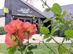 Logis Hôtel les Dineux Village
