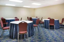 Days Inn & Suites by Wyndham Bridgeport Clarksburg