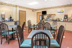 Days Inn & Suites by Wyndham Bridgeport Clarksburg