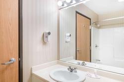 Days Inn & Suites by Wyndham Bridgeport Clarksburg