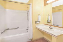 Days Inn & Suites by Wyndham Kalamazoo