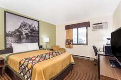 Super 8 by Wyndham Eau Claire I-94