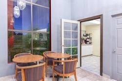 Americas Best Value Inn & Suites Bakersfield Centr