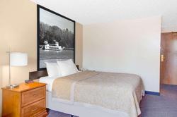 Super 8 by Wyndham Clear Lake