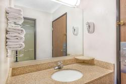 Super 8 by Wyndham Vincennes