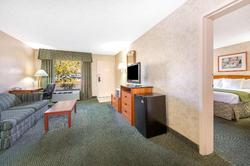 Days Inn & Suites by Wyndham Albuquerque North