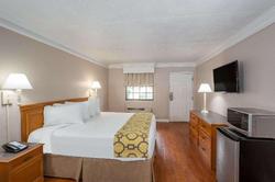 CASA BELLA INN & SUITES