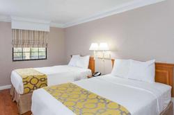 CASA BELLA INN & SUITES