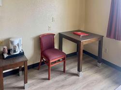 Econo Lodge Inn & Suites Corning