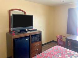 Econo Lodge Inn & Suites Corning