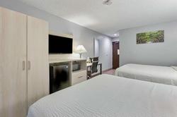 Days Inn by Wyndham Savannah Gateway I-95