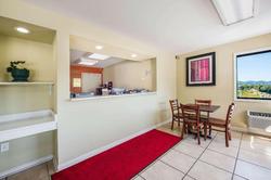 Econo Lodge South
