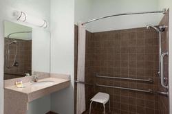 Days Inn & Suites by Wyndham Columbus NE