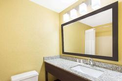 Days Inn & Suites by Wyndham Davenport East