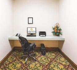 Days Inn & Suites by Wyndham Bartlesville