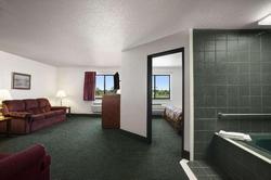 Super 8 by Wyndham Bowling Green