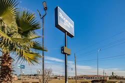 Clarion Pointe Marshall