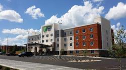 Holiday Inn Express and Suites Lexington East Winc